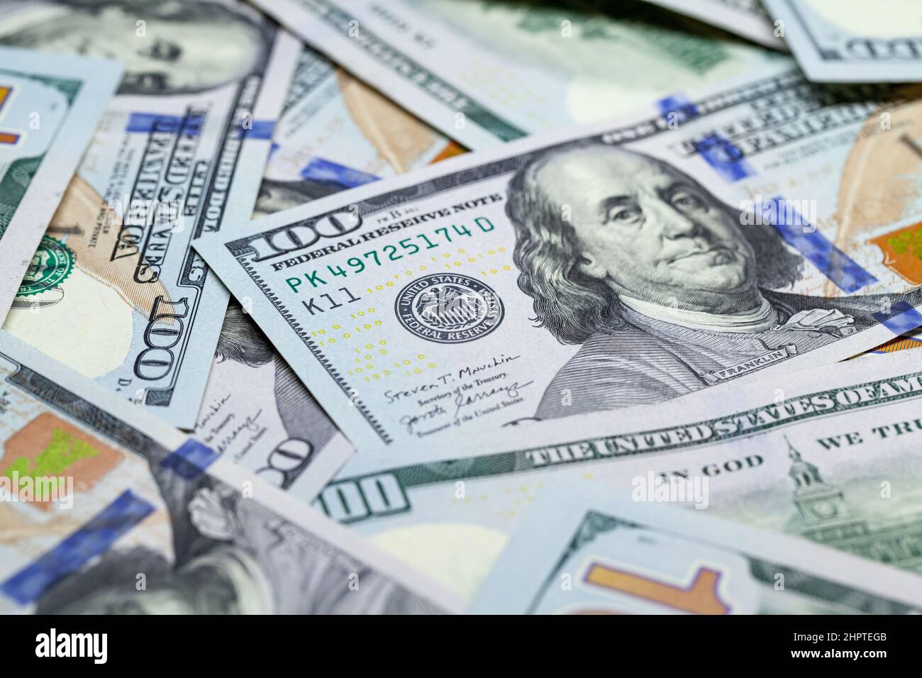 100 Dollar-Scheine aus der Nähe. USD, die offizielle Währung der Vereinigten Staaten, Finanzhintergrund Foto Stockfoto