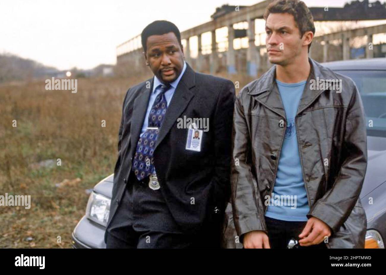 DIE KABEL HBO Enterprises TV-Serie 2002-2008 mit Dominic West rechts als Jimmy McNulty und Wendell Pierce als Detective Bunk More; und Stockfoto