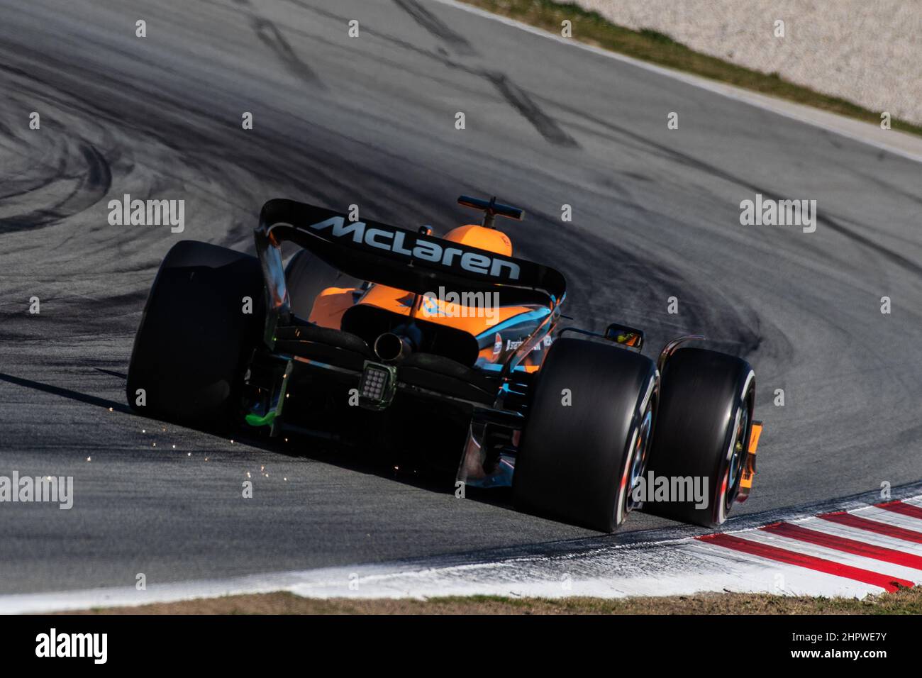 Barcelona/Spanien - 23/02/2022 - #4 Lando Norris (GBR) in seinem McLaren MCL36 Auto während des ersten Tages der Vorsaison Tests für die Saison 2022 Stockfoto