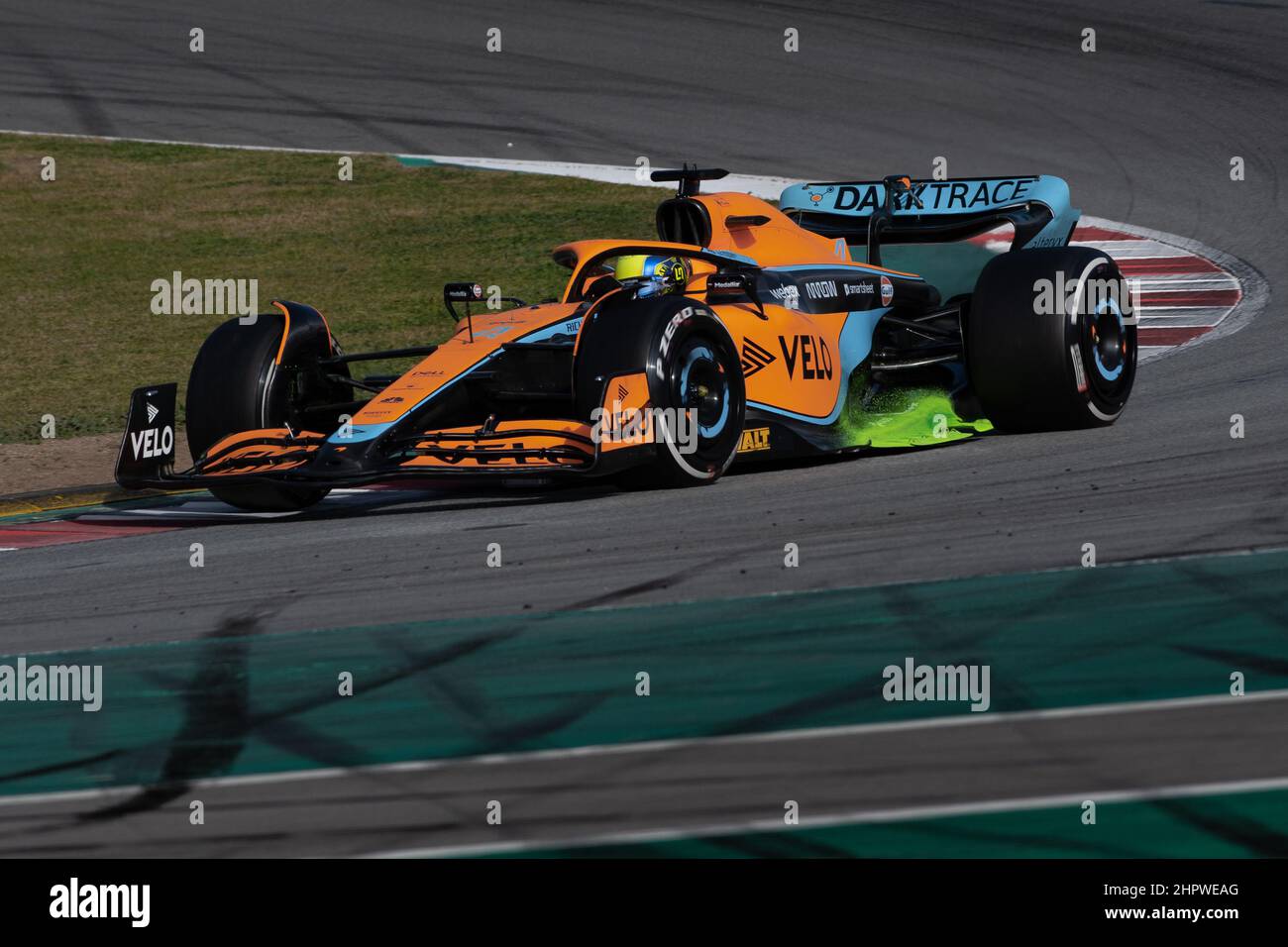 Barcelona/Spanien - 23/02/2022 - #4 Lando Norris (GBR) in seinem McLaren MCL36 Auto während des ersten Tages der Vorsaison Tests für die Saison 2022 Stockfoto