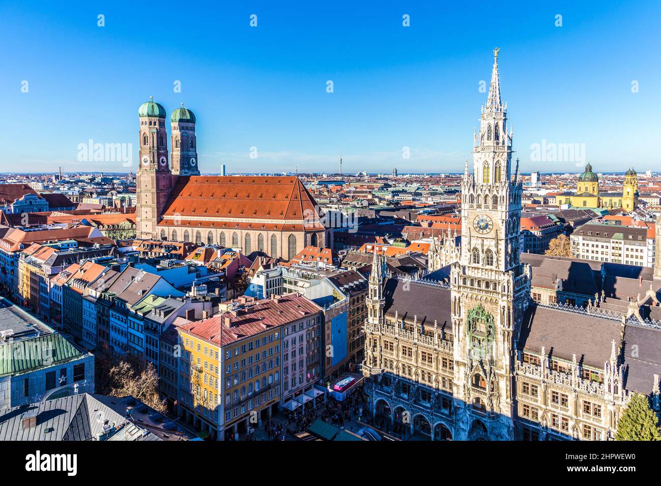 Die Frauenkirche ist eine Kirche in der bayerischen Stadt München, die als Dom der Erzdiözese München und Freising und Sitz ihres Arc dient Stockfoto