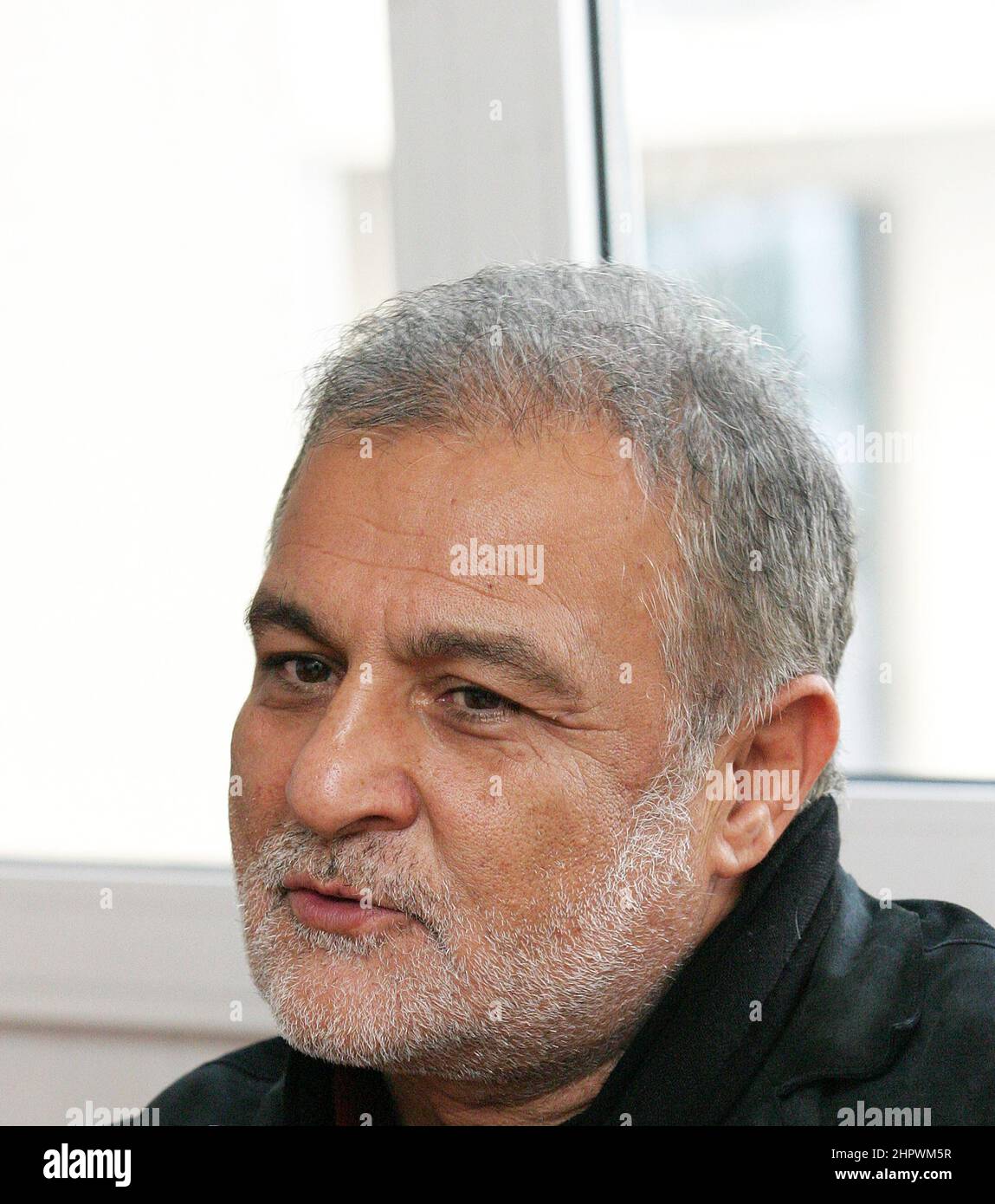 ISTANBUL, TÜRKEI - 4. DEZEMBER: Der berühmte türkische Schauspieler, Schauspieler, Fernsehstar und Showmoderator Kenan Isik porträtiert am 4. Dezember 2007 in Istanbul, Türkei. Stockfoto