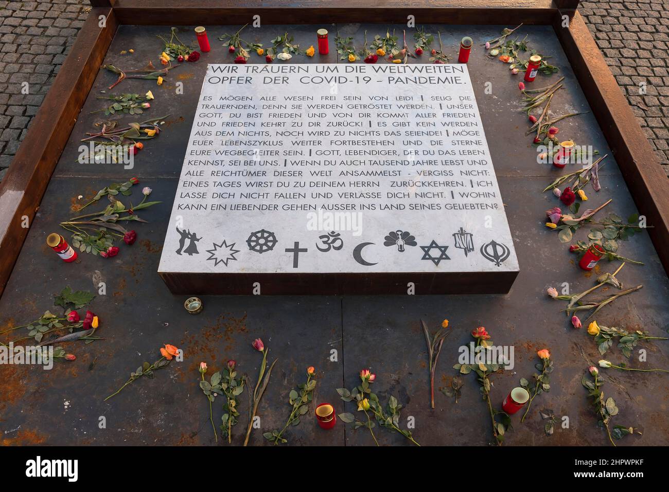 Gedenktafel für die Covid 19 Opfer weltweit, 2020, Nürnberg, Mittelfranken, Bayern, Deutschland Stockfoto
