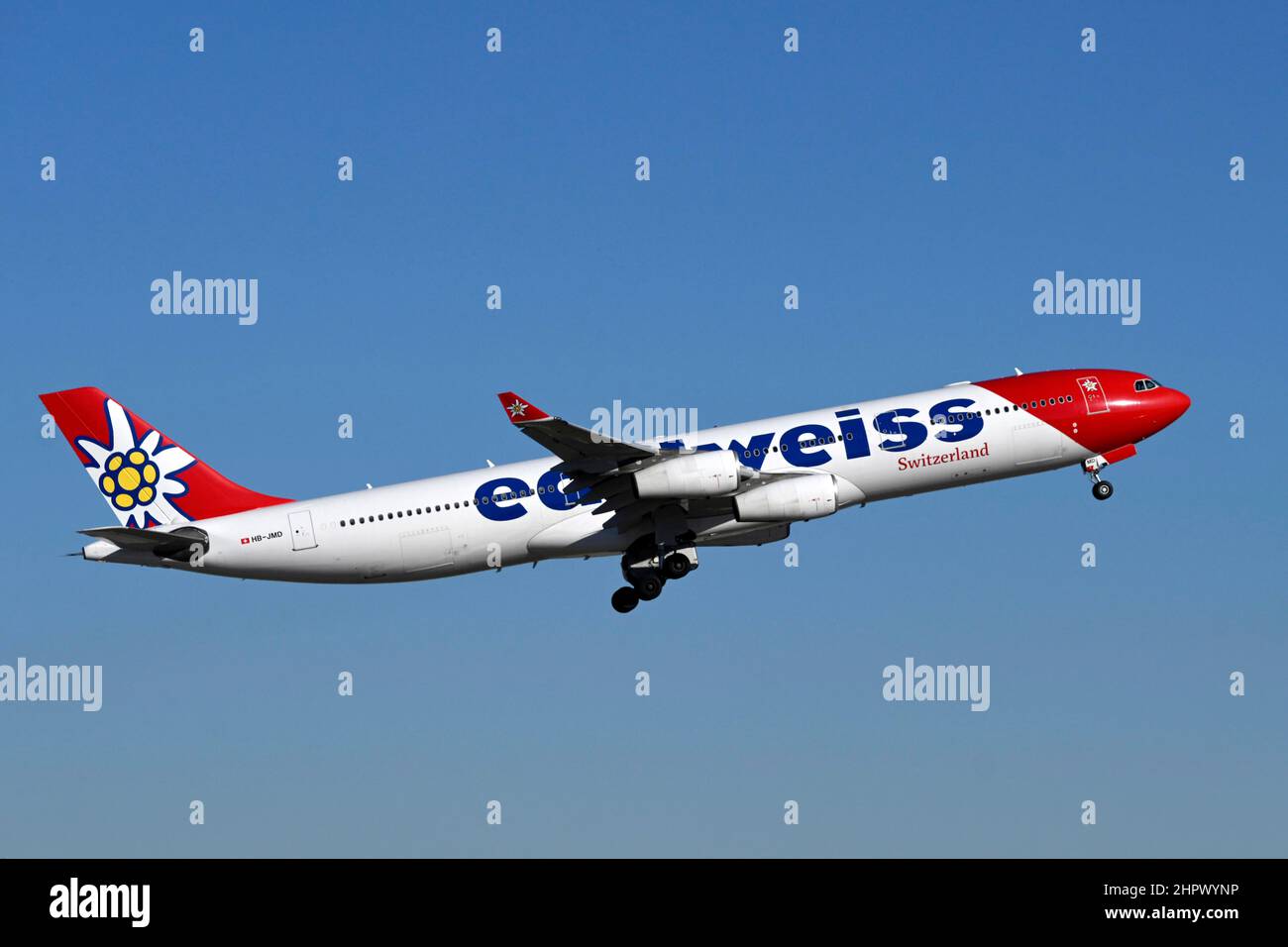 Flugzeug: Die Firma, der Airbus A340-300, HB-JMD Stockfoto