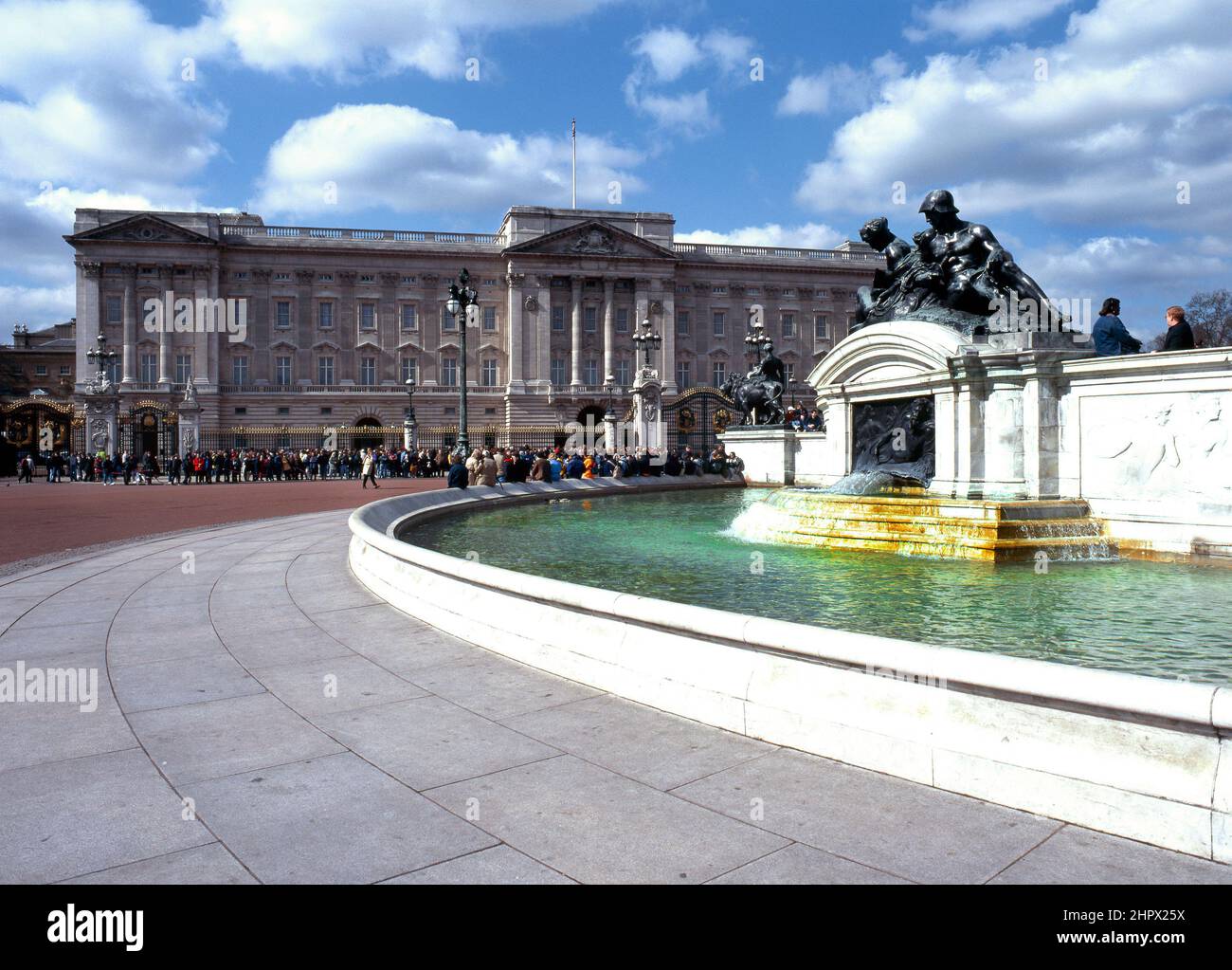 Buckingham Palace Queen Victoria Fountain, Central London, Großbritannien. Stockfoto