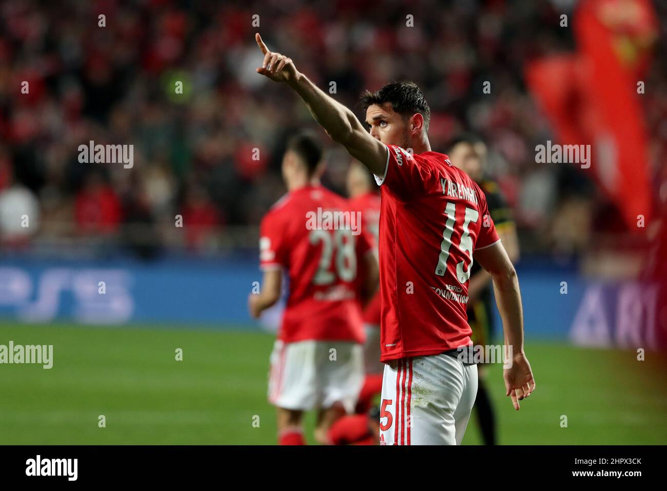 Lissabon, Portugal. 23rd. Februar 2022. Roman Yaremchuk aus Benfica feiert nach seinem Tor während der UEFA Champions League-Runde mit 16 1st Beinabenden zwischen SL Benfica und AFC Ajax in Lissabon, Portugal, am 23. Februar 2022. Quelle: Petro Fiuza/Xinhua/Alamy Live News Stockfoto