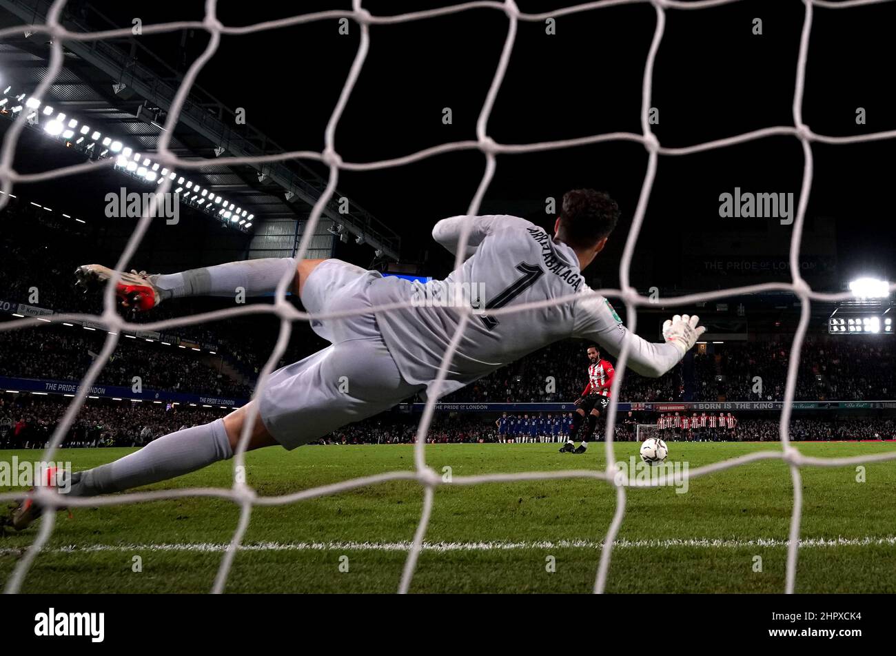 Datei-Foto vom 26-10-2021 von Southampton's Theo Walcott scheitert beim Elfmeterschießen während des Spiels der vierten Runde des Carabao Cup. James konvertierte erneut die Siegerstrafe und nahm seine entscheidende Rolle aus der dritten Runde wieder auf. Hakim Ziyech sorgte Kai Havertz für ein Tor kurz vor der Halbzeit, bei dem Chelsea hoffte, die Kontrolle zu übernehmen. Aber nach dem Intervall Che Adams stürzte, um die Krawatte wieder auf Ebene Bedingungen. Kepa Arrizabalaga zauberte zwei feine Late-Saves, um den Zusammenstoß in eine Schießerei zu treiben, und wieder behielten die Blues ihre Köpfe. Theo Walcott und will Smallbone verpassten es von der Stelle nach Saint Stockfoto