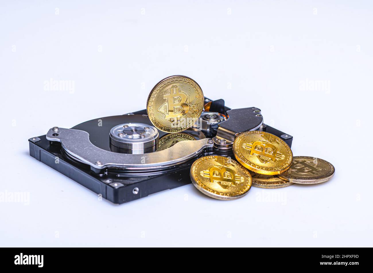 Bitcoin BTC auf Festplatte, Festplatte mit Krypto-Währung, Digital Money  Concept Stockfotografie - Alamy