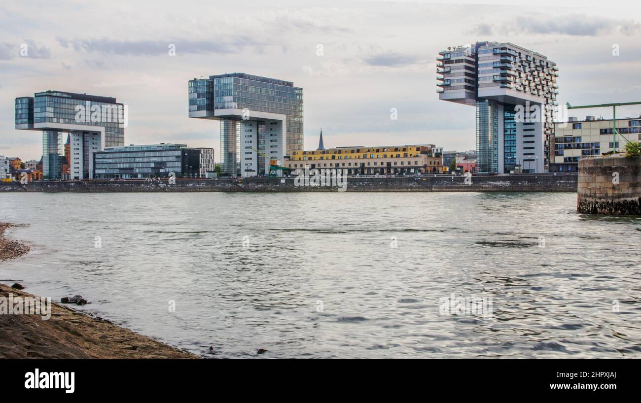 Der Rhein, die Gebäude und das Stadtbild von Köln NRW Deutschland Europa Stockfoto
