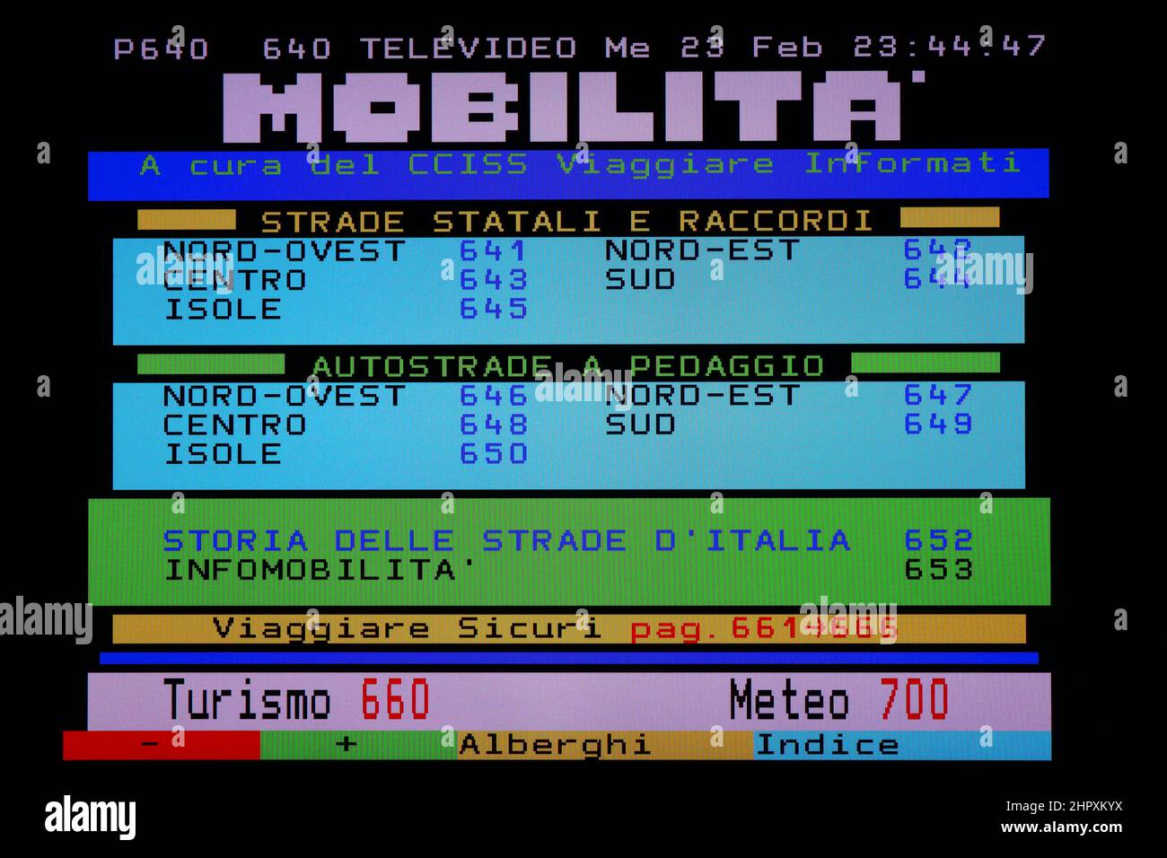 VIDEOTEXTANSICHT einer Seite Televideo RAI, staatliche italienische Übertragung. Originalfoto mit einfacher grafischer Bildschirmansicht aus einer klassischen fernsehfarbe Stockfoto
