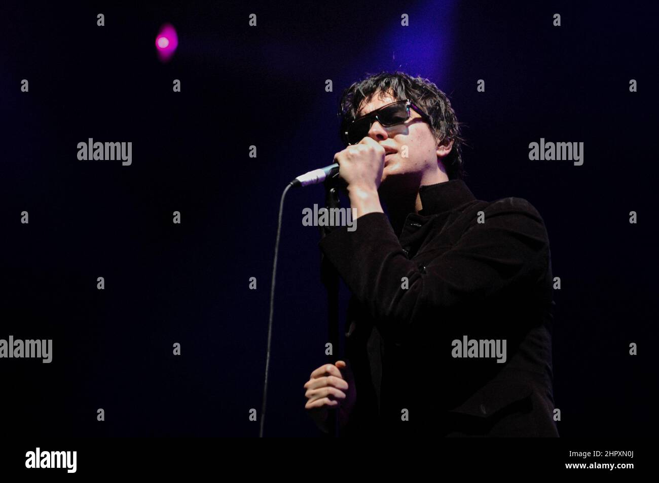 Julian Casablancas - The Strokes, V2004, Hylands Park, Chelmsford, Essex, Großbritannien - 22. August 2004 Stockfoto