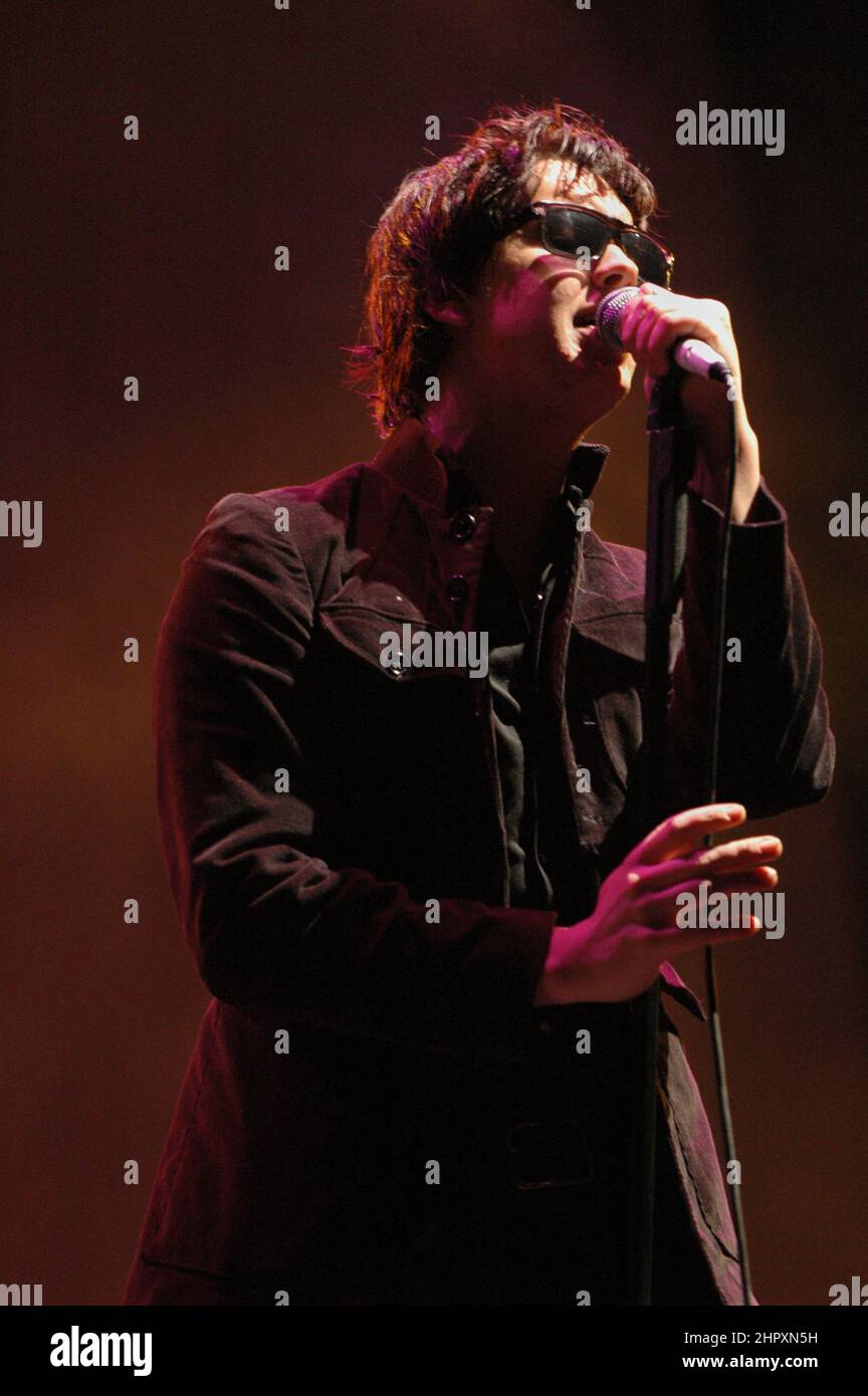 Julian Casablancas - The Strokes, V2004, Hylands Park, Chelmsford, Essex, Großbritannien - 22. August 2004 Stockfoto