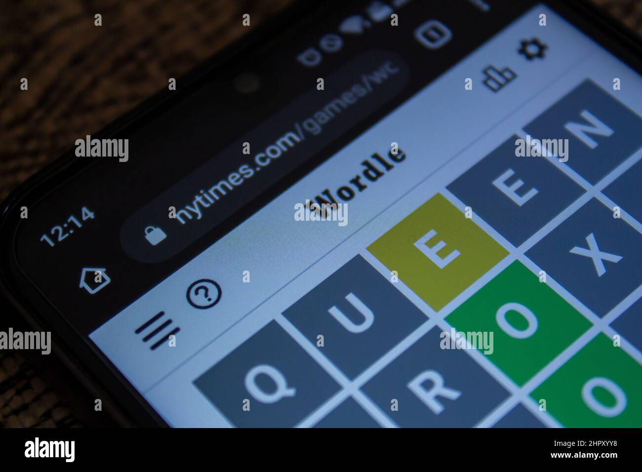 Afyonkarahisar, Türkei - 24. Feb 2022: Wortle Game auf dem Smartphone-Bildschirm. Wordle, das beliebte virale Online-Spiel der letzten Zeit. Stockfoto