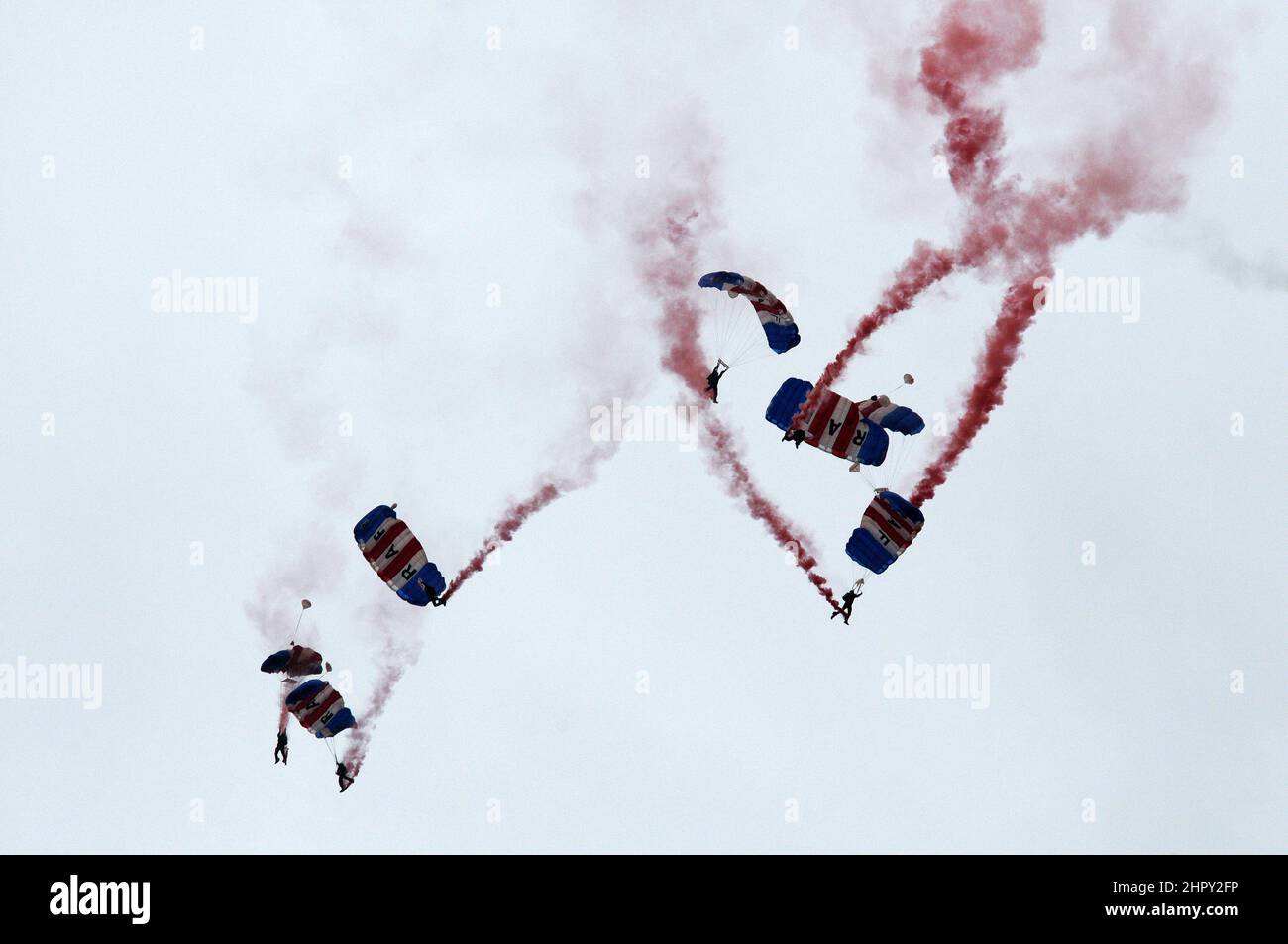Fallschirmabwurf durch R.A.F. zum Öffnen der Cosford Airshow, 2015. Stockfoto