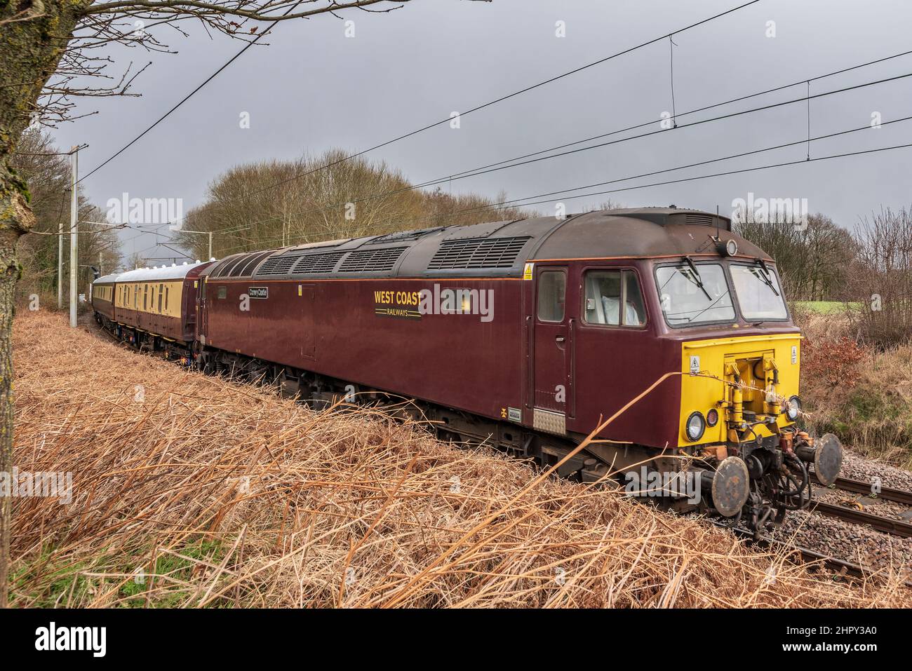 Die Diesel-Lokomotive der britischen Eisenbahnklasse 57, Windsor Castle, wurde von der Klasse 47s von Brush Traction renoviert. Gesehen hier an der Golborne Junction auf der Stockfoto