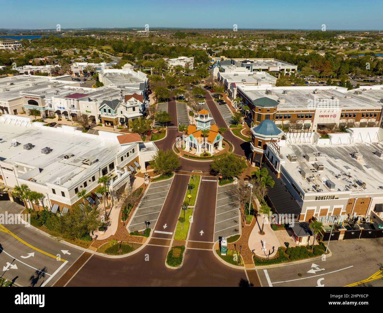 Winter Garden, FL, USA - 20. Februar 2022: Luftdrohnenfoto von Geschäften im Winter Garden Village Stockfoto