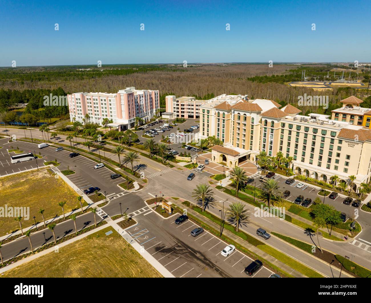 Winter Garden, FL, USA - 20. Februar 2022: Luftbild neue moderne Hotels in Winter Garden Florida in der Nähe von Disney World Orlando Stockfoto