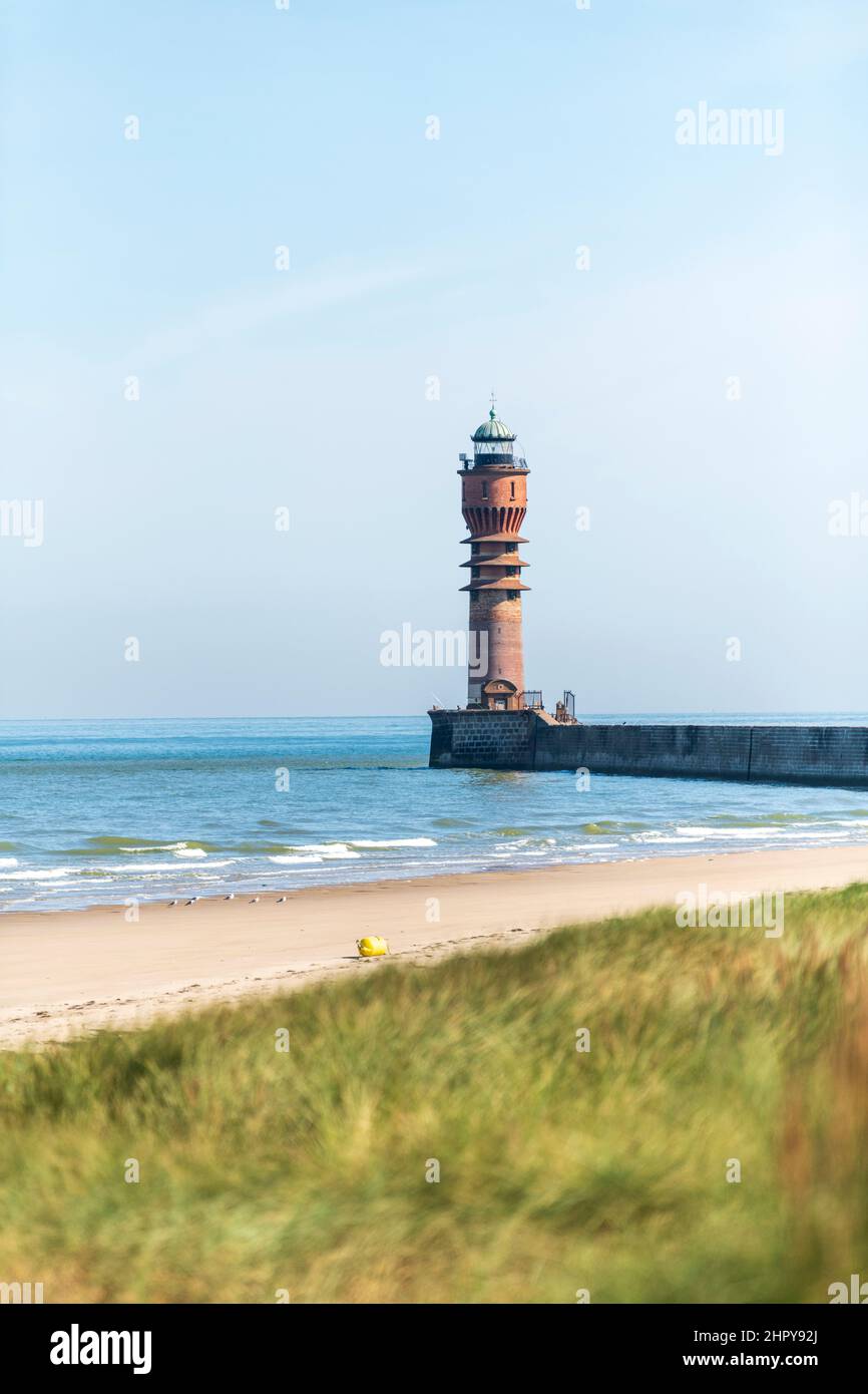 Die Saint-Pol-Lampe ist ein Leuchtturm am Ende der westlichen Pier des Hafens von Dunkirk, der als historisches Denkmal, Nord, Hauts de Fra, aufgeführt ist Stockfoto