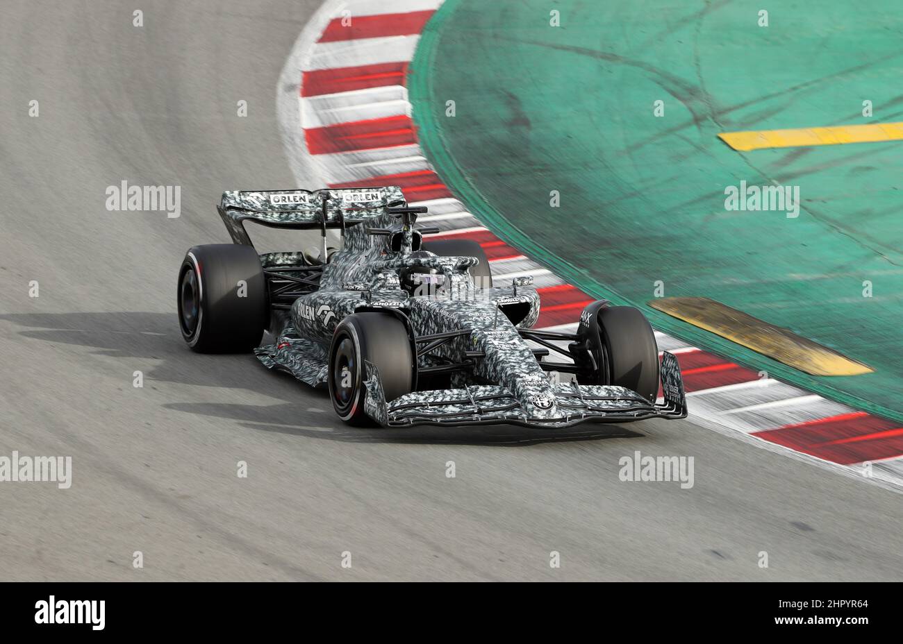 Guanyu Zhou von Alfa Romeo-Ferrari am zweiten Tag der Vorsaison-Tests auf dem Circuit de Barcelona-Catalunya, Spanien. Bilddatum: Donnerstag, 24. Februar 2022. Stockfoto