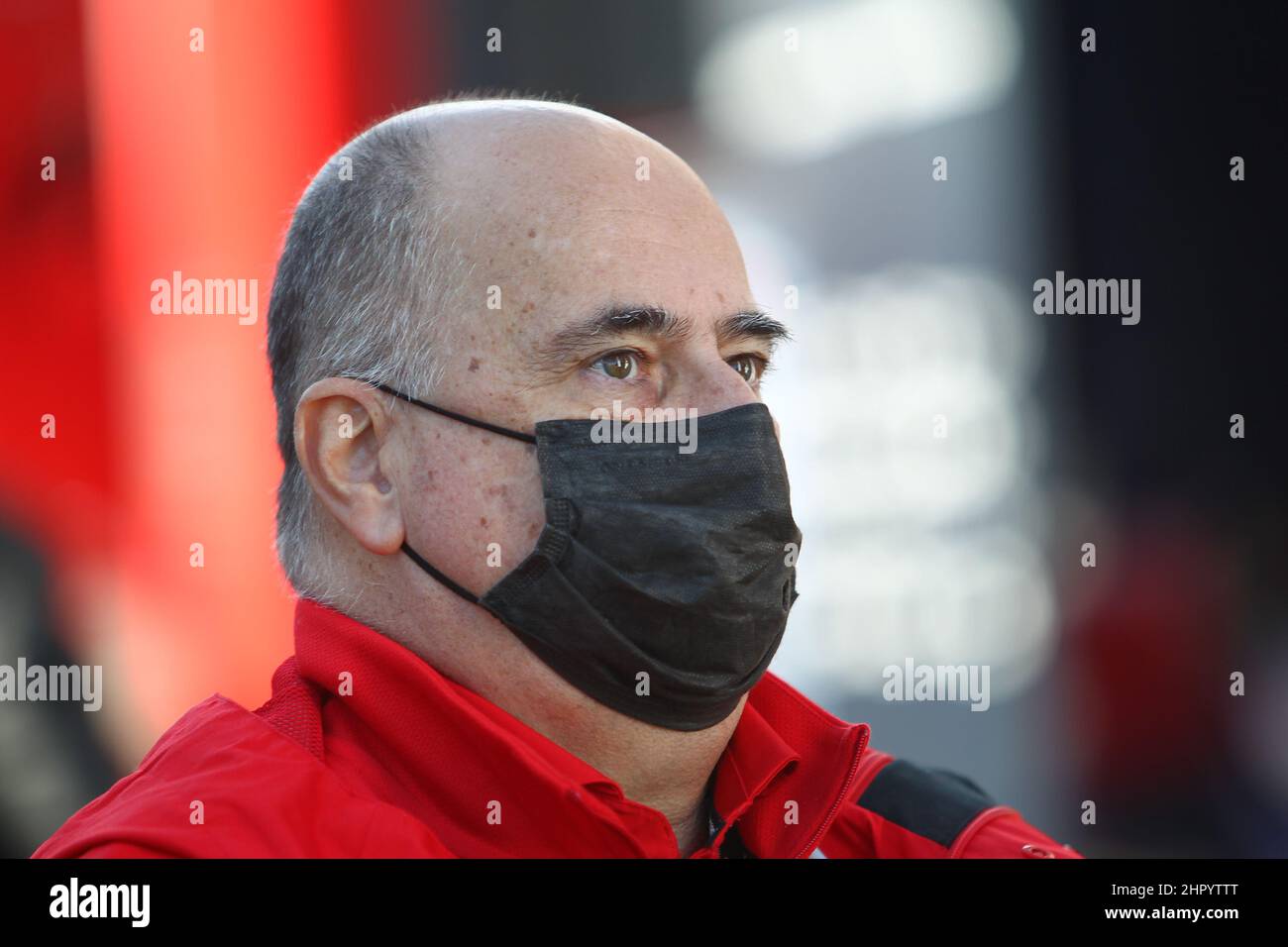 Circuit de Barcelona-Catalunya, Barcelona, Spanien, 24. Februar 2022, Luca Colajanni (ITA) Scuderia Ferrari Comunication during Pre-Season Test Session prior the 2022 FIA Formula One World Championship - Formula 1 Championship Credit: Live Media Publishing Group/Alamy Live News Stockfoto