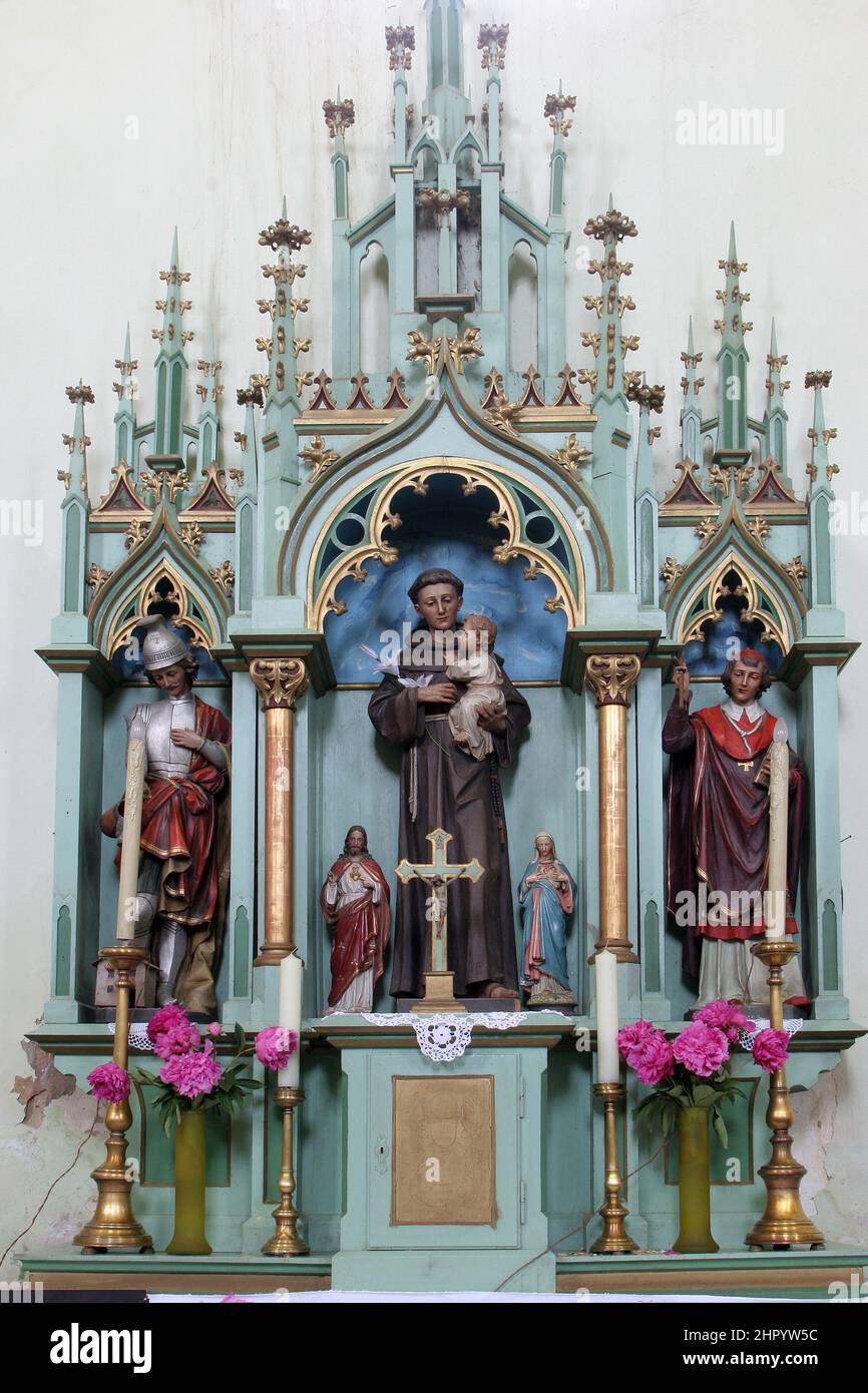 Altar des heiligen Antonius von Padua in der Pfarrkirche der heiligen Simon und Jude in Ciglena, Kroatien Stockfoto