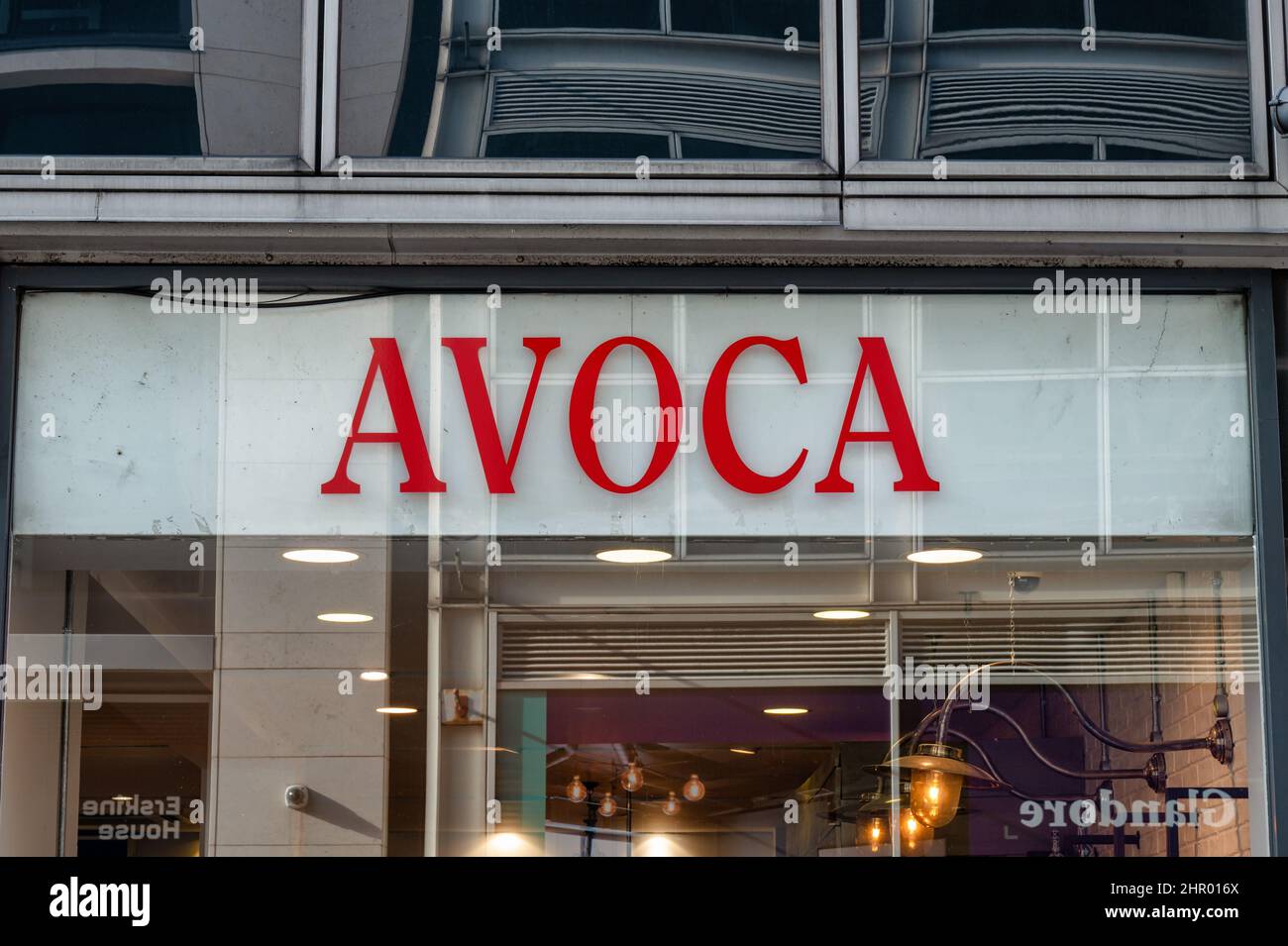 Belfast, Großbritannien - 19. Februar 2022: Das Schild nach Avoca im Stadtzentrum von Belfast. Stockfoto