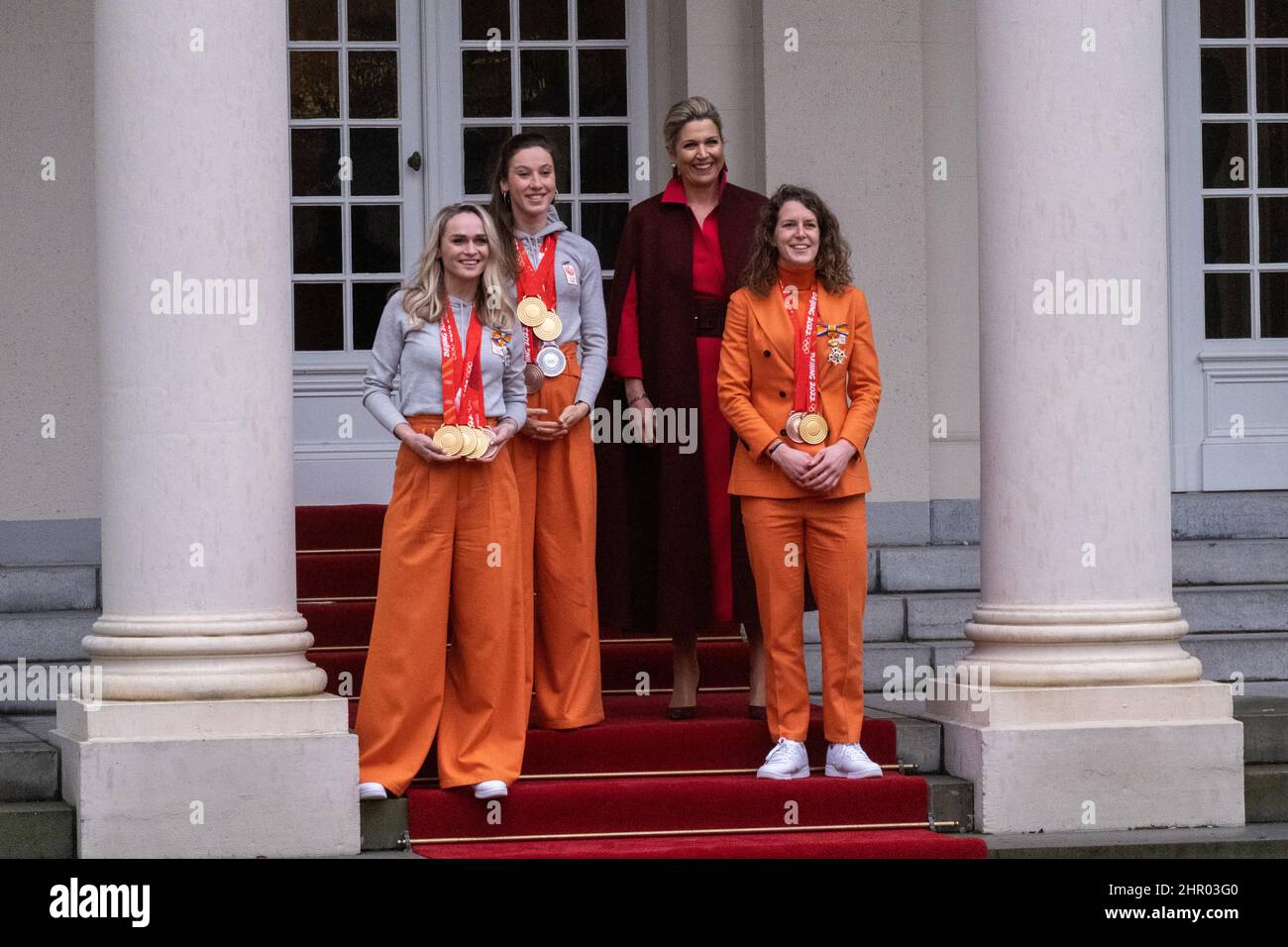 Niederlande, Den Haag am 22/02/2022. König Willem-Alexander und Königin Maxima Zorreguieta erhalten die Sportmedaillen bei den Olympischen Winterspielen im Noord Stockfoto