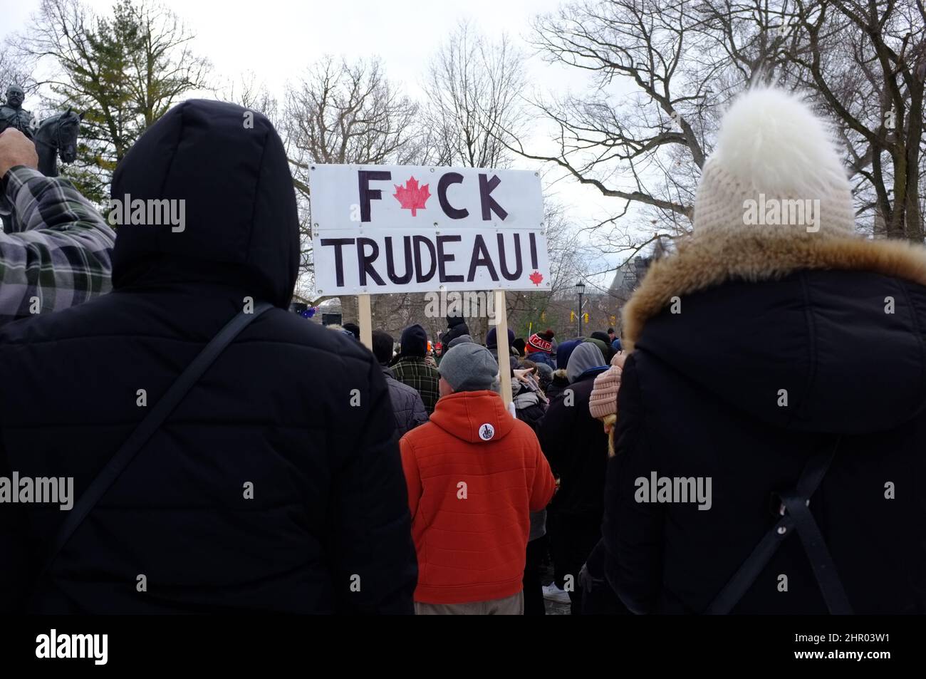 Menschenmenge bei einer Kundgebung für die Freiheit und gegen Sperrungen in Toronto Stockfoto