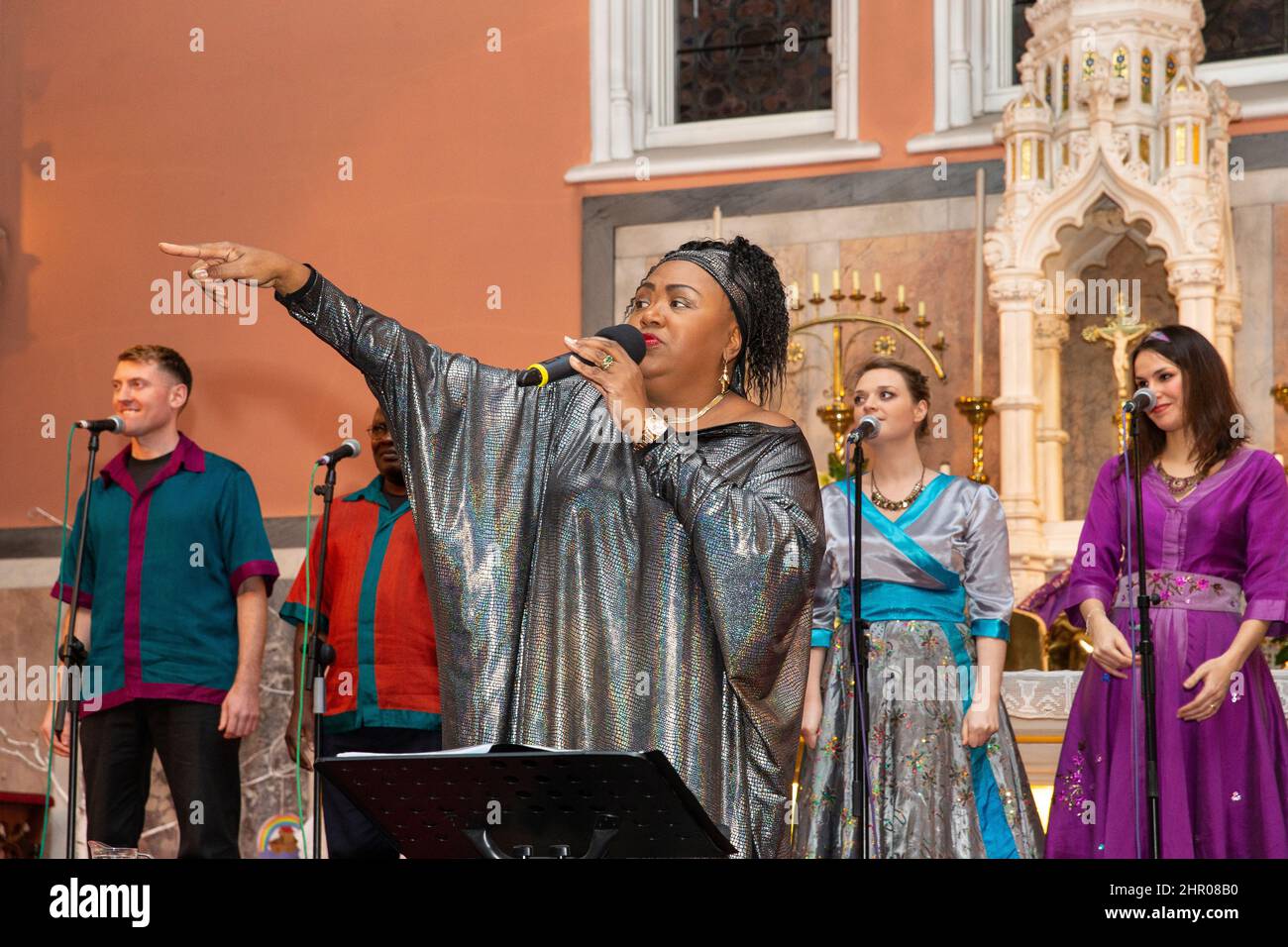 5th. Dezember 2015 - Dalkey, County Dublin - abgebildet beim Konzert von Karen Underwood und dem Discovery Gospel Choir in der Kirche von Assum Stockfoto