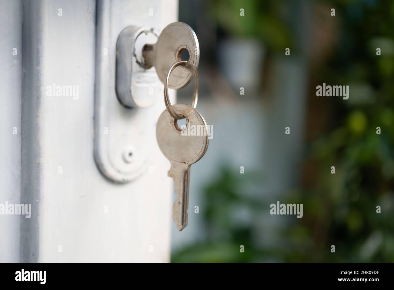 Schlüssel im Schloss der Haustüre. Stockfoto