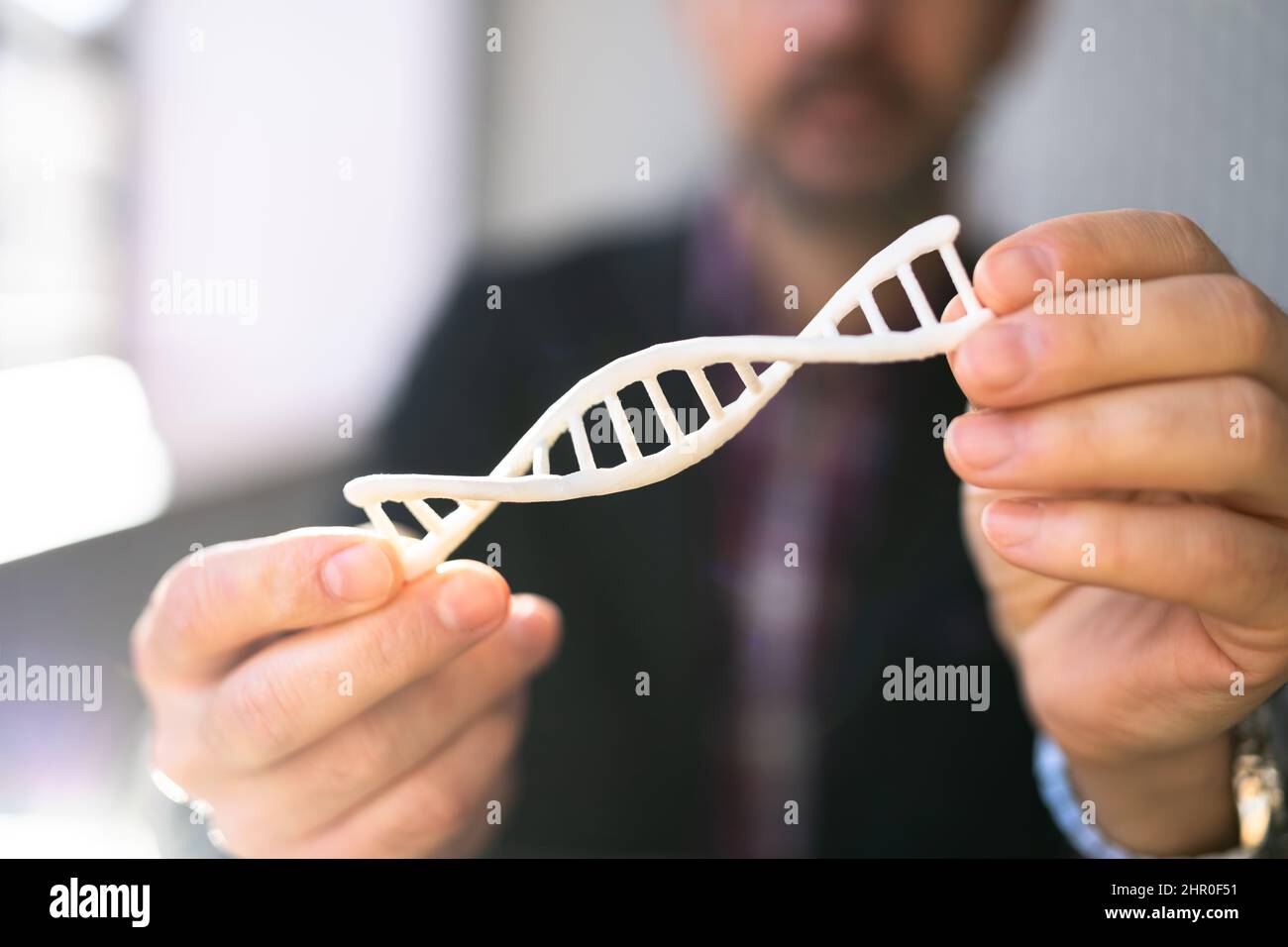 DNA-Molekül in der Hand. Biochemie Wissenschaft Und Biotechnologie Stockfoto