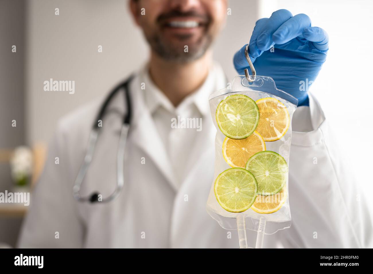 IV Tropf Vitamin Infusion Therapie Saline Beutel Stockfoto