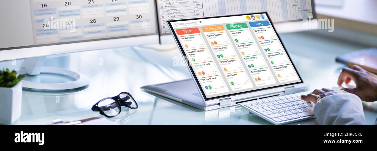 Kanban Project Management Software Auf Laptop. Digitaler Kalenderplan Stockfoto