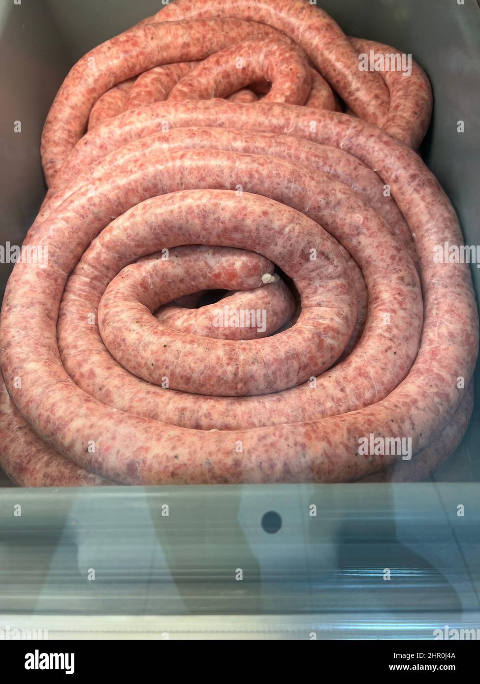 Frische Wurst auf einem polnischen Fleischmarkt in Brooklyn, New York. Stockfoto