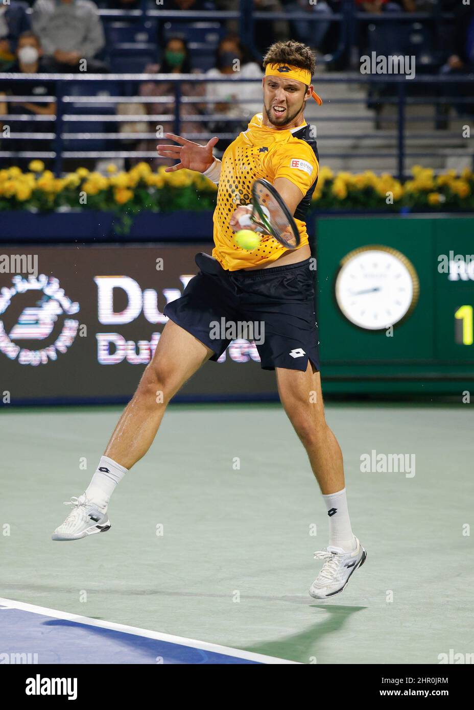 Dubai, VAE, 24th.Feb, 2022. Der tschechische Tennisspieler Jiri Vesely in Aktion beim Turnier der Dubai Duty Free Tennis Championships im Dubai Duty Free Tennis Stadium am Donnerstag, 24. Februar 2022., © Juergen Hasenkopf / Alamy Live News Stockfoto