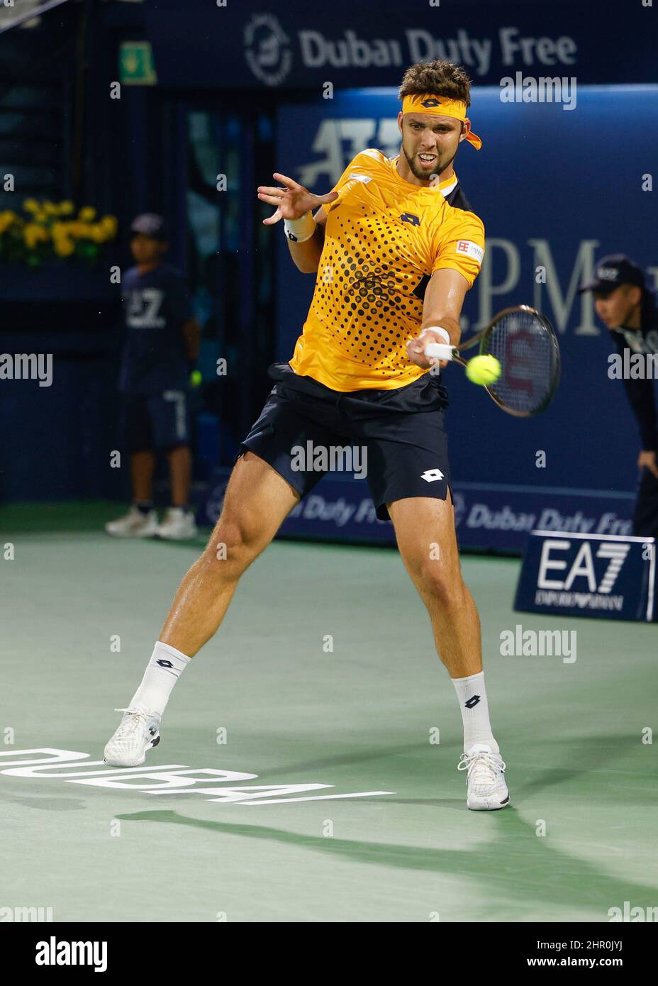 Dubai, VAE, 24th.Feb, 2022. Der tschechische Tennisspieler Jiri Vesely in Aktion beim Turnier der Dubai Duty Free Tennis Championships im Dubai Duty Free Tennis Stadium am Donnerstag, 24. Februar 2022., © Juergen Hasenkopf / Alamy Live News Stockfoto