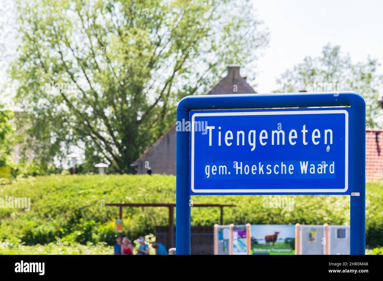 Tiengemeten, Niederlande - 31. Mai 2021: Ortsname Schild Eingabe Insel und Naturschutzgebiet Tiengemeten Hoeksche Waard n Südholland in den Neteherlands Stockfoto