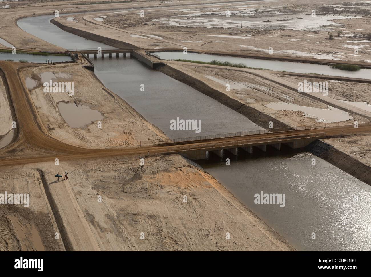 Die verbesserte Bewässerungs- und Transportinfrastruktur im Senegal-Flussdelta hilft den Landwirten, ihre Betriebe zu bewässern und ihre Pflanzen auf den Markt zu bringen. Stockfoto