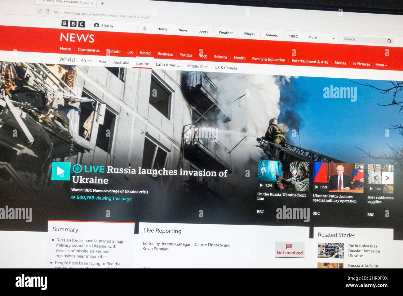 Die BBC News-Website titelt am Tag, an dem Russland am 24.. Februar 2022 in die Ukraine einmarschierte. Stockfoto