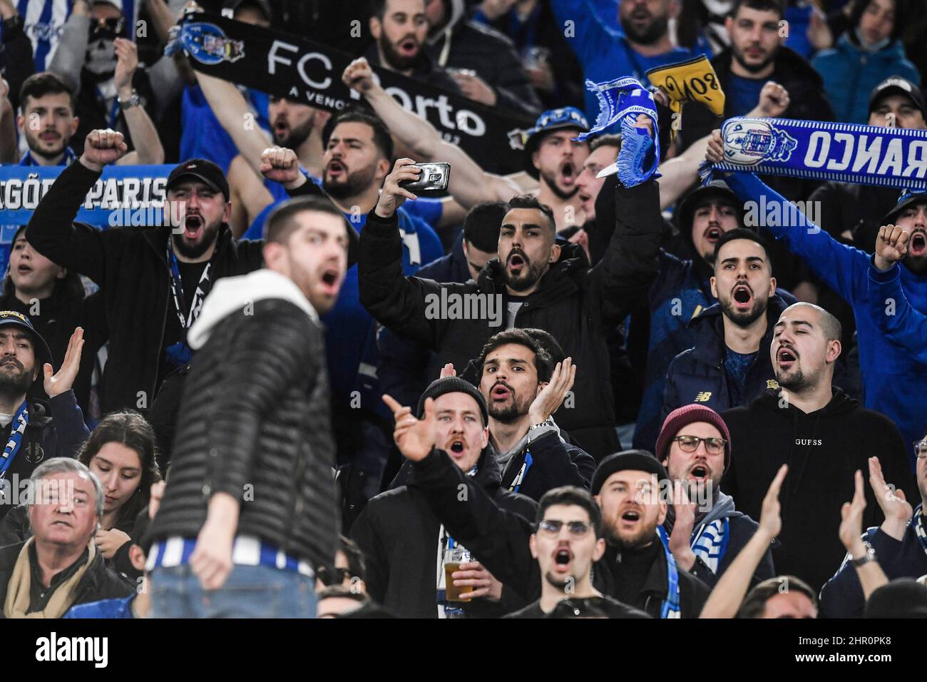 Roma, Italien. 24th. Februar 2022. Fans von Porto beim Europa League Knock-Out Play-off Fußballspiel der zweiten Etappe zwischen SS Lazio und FC Porto im Olimpico-Stadion in Rom (Italien), 24th. Februar 2021. Foto Antonietta Baldassarre/Insidefoto Kredit: Insidefoto srl/Alamy Live News Stockfoto
