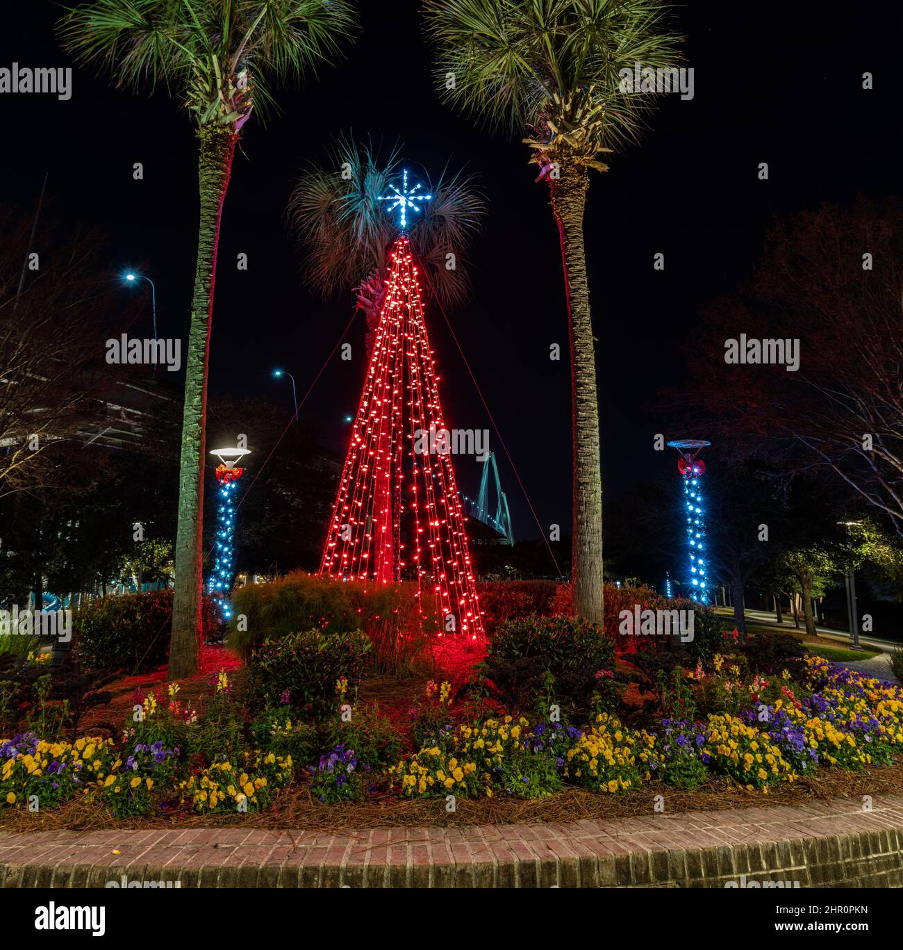 Weihnachtsdekorationen im Mount Pleasant Waterfront Memorial Park, Mount Pleasant, South Carolina, USA Stockfoto
