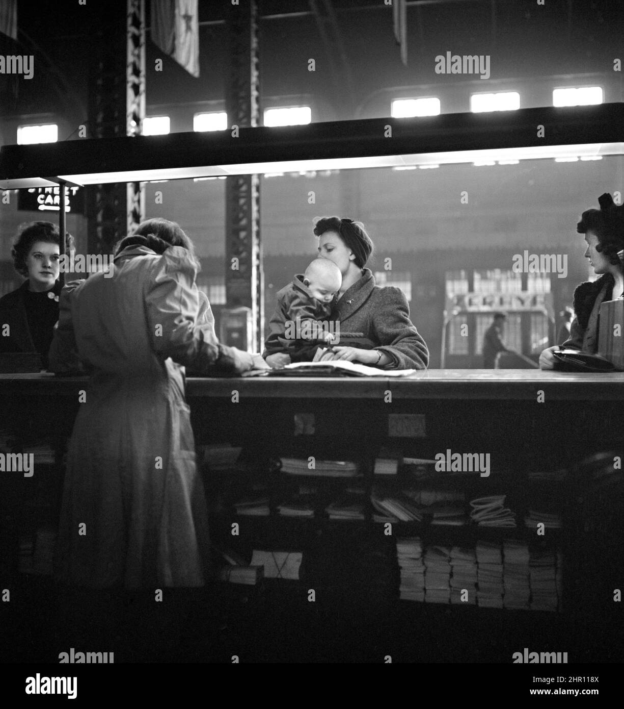 Informationsstand, Union Station, Chicago, Illinois, USA, Jack Delano, U.S. Office of war Information/USA Farm Security Administration, Januar 1943 Stockfoto