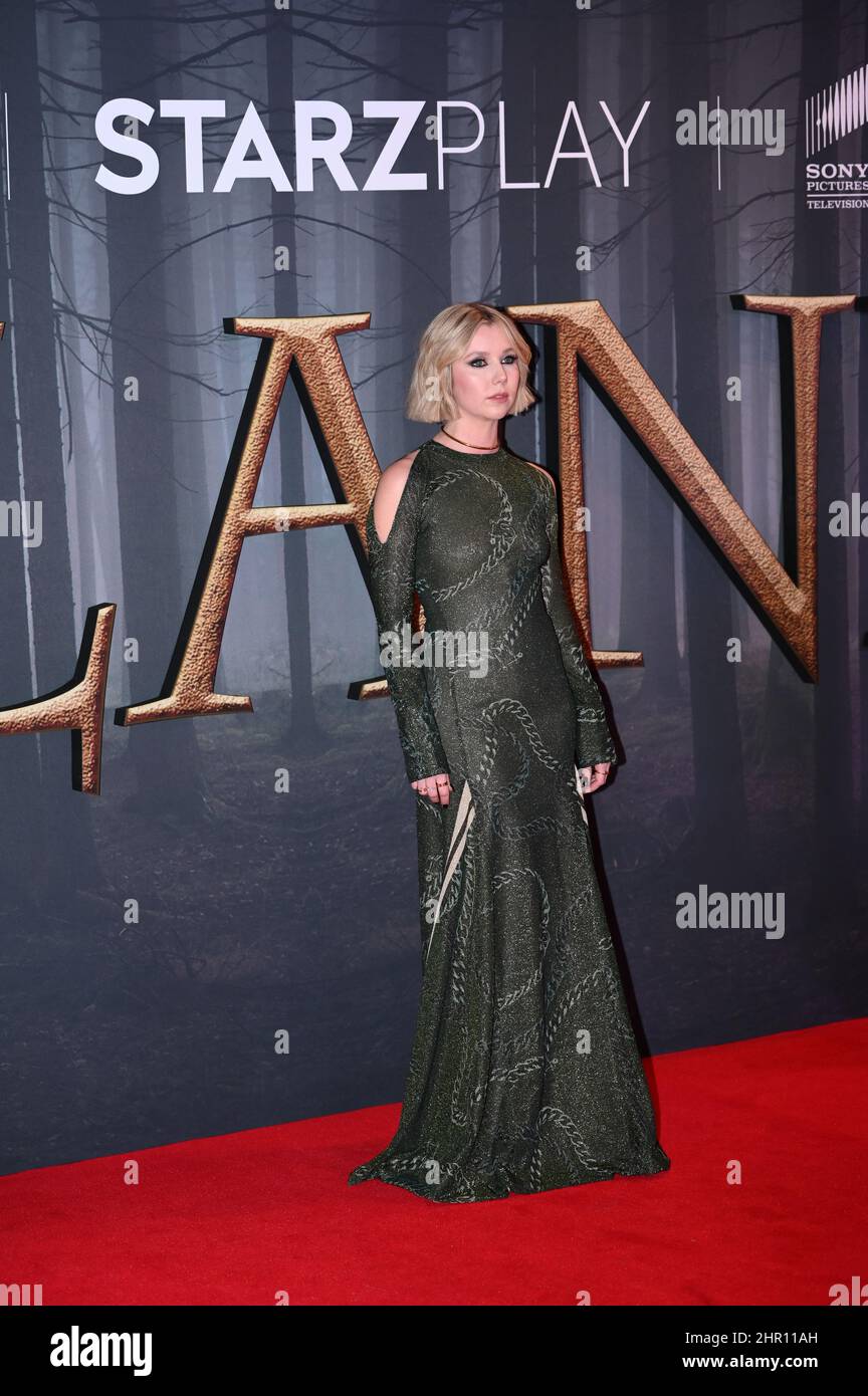 Lauren Lyle verführt bei der „Outlander“ Season Six Premiere-Kostümpremiere in der Royal Albert Hall, London, Großbritannien, am 24th 2022. Februar. Stockfoto