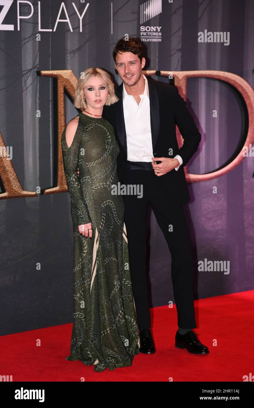 Lauren Lyle verführt bei der „Outlander“ Season Six Premiere-Kostümpremiere in der Royal Albert Hall, London, Großbritannien, am 24th 2022. Februar. Stockfoto