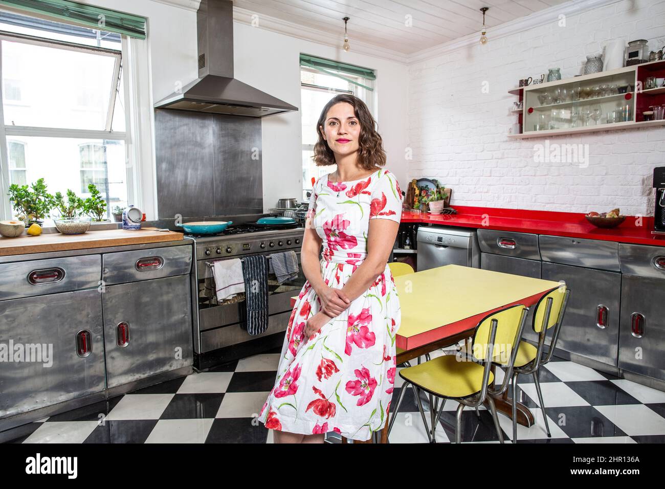 Olia Hercules, ukrainische Köchin und Autorin des preisgekrönten Kochbuchs Mamushka, lebt in London, Großbritannien Stockfoto