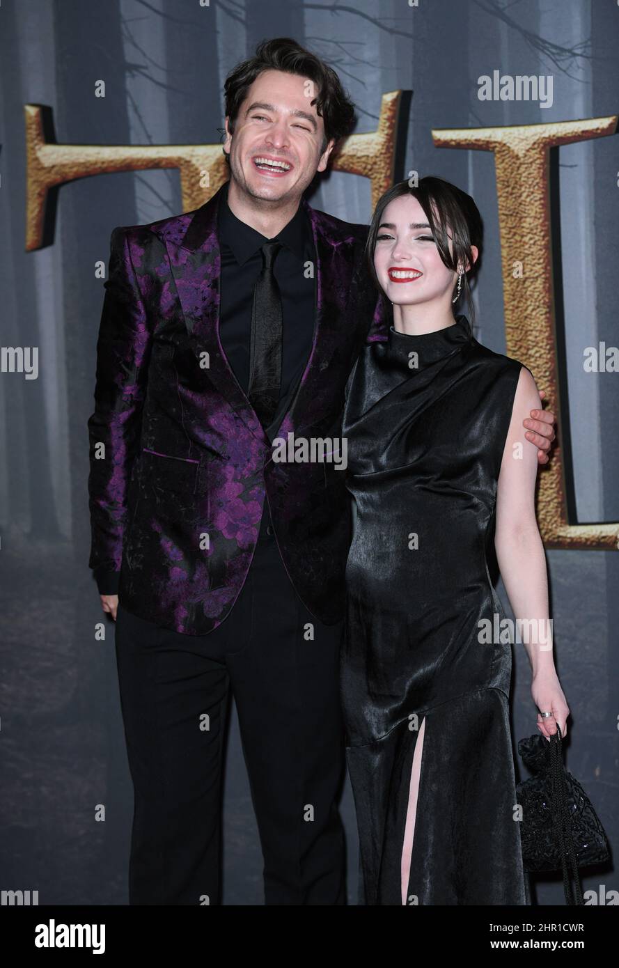 24th. Februar 2022. London, Großbritannien. Alexander Vlahos und Jessica Reynolds besuchen die Premiere der sechsten Staffel von Outlander in der Royal Festival Hall, London. Quelle: Doug Peters/EMPICS/Alamy Live News Stockfoto