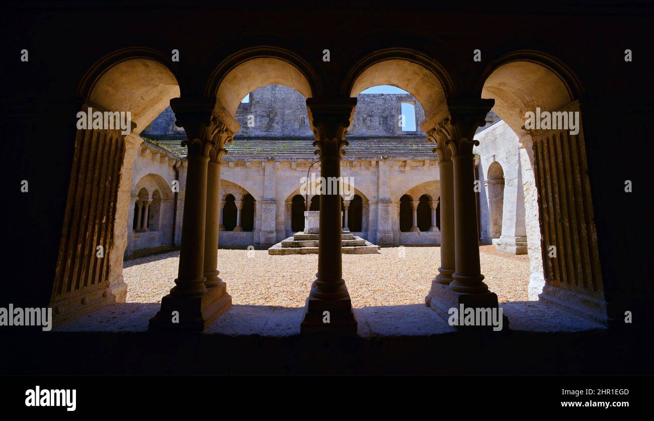 Kreuzmantel der Abtei von Montmajour, Frankreich, Bouches du Rhone, Arles Stockfoto