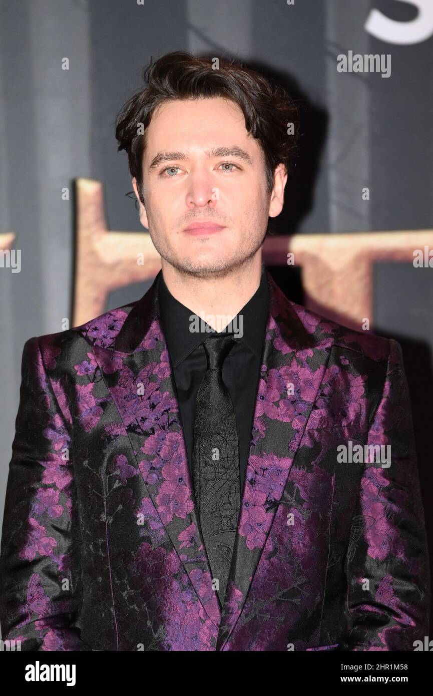 Alexander Vlahos ist am 24th 2022. Februar in der Royal Albert Hall, London, Großbritannien, bei der „Outlander“-Staffel mit sechs Premiere-Kostümen zu sehen. Stockfoto