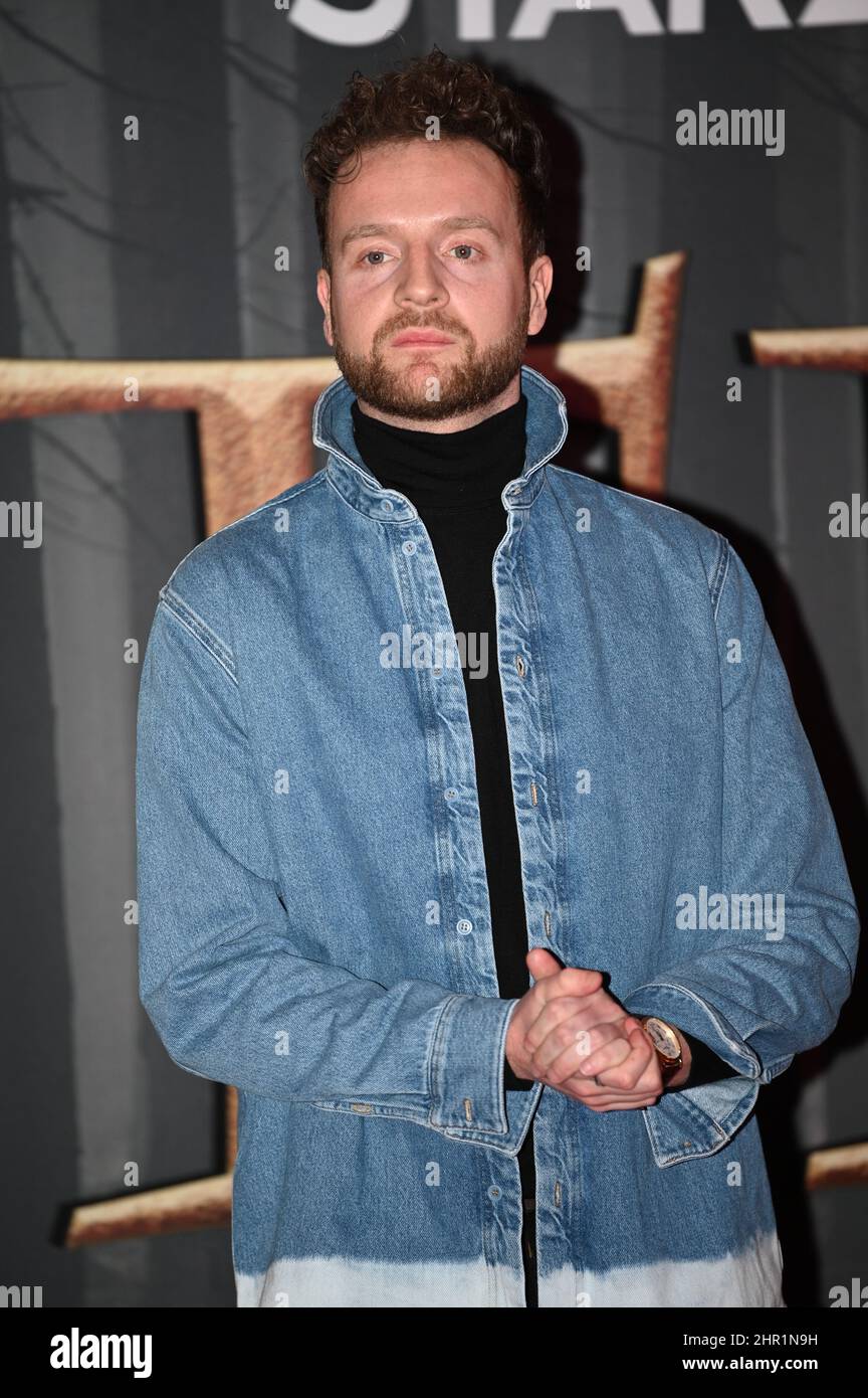 Andrew Gower ist am 24th 2022. Februar in der Royal Albert Hall, London, Großbritannien, bei der „Outlander“ Season Six zu sehen. Stockfoto