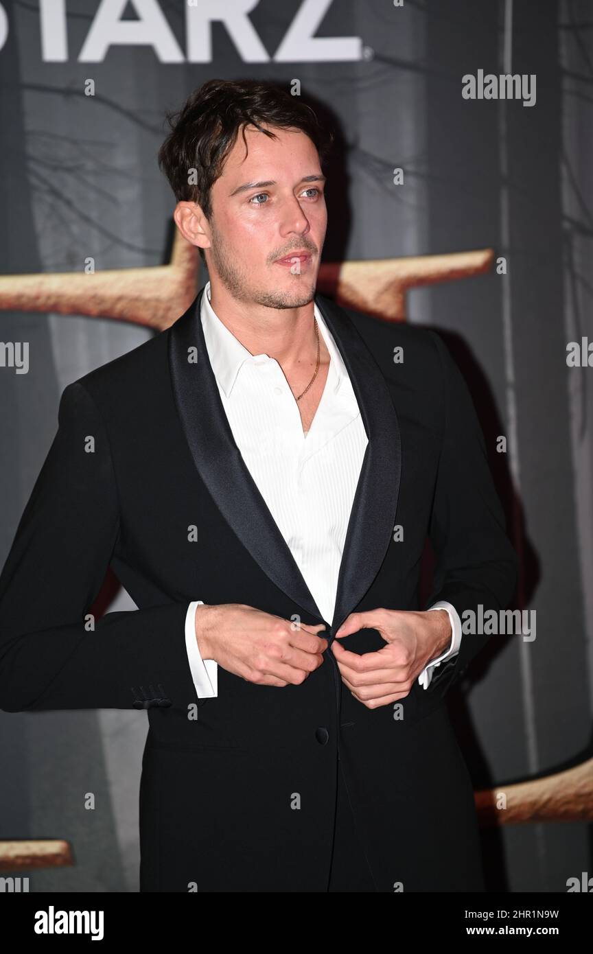 Cesar Domboy ist am 24th 2022. Februar in der Royal Albert Hall, London, Großbritannien, bei der „Outlander“-Staffel mit sechs Premiere-Kostümen zu sehen. Stockfoto